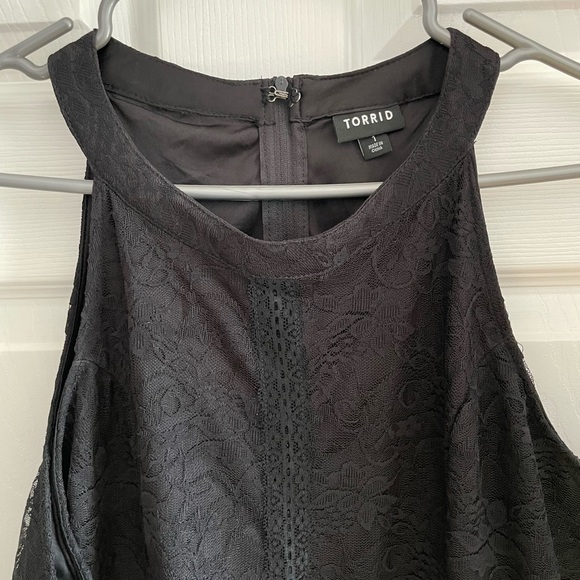 Halter lace zip up top - Picture 2 of 3